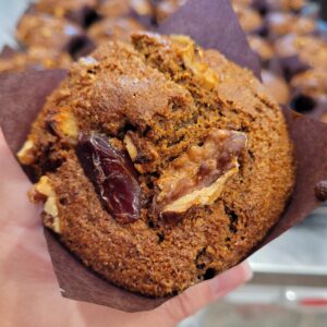 Muffins au son, dattes et noix