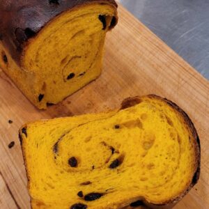 Pain à la citrouille, raisins et cannelle