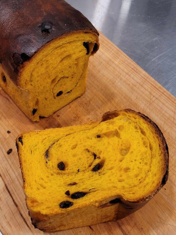 Pain à la citrouille, raisins et cannelle