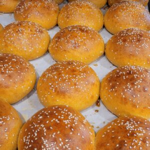 Pain burger paprika fumé et oignons - 4 unités