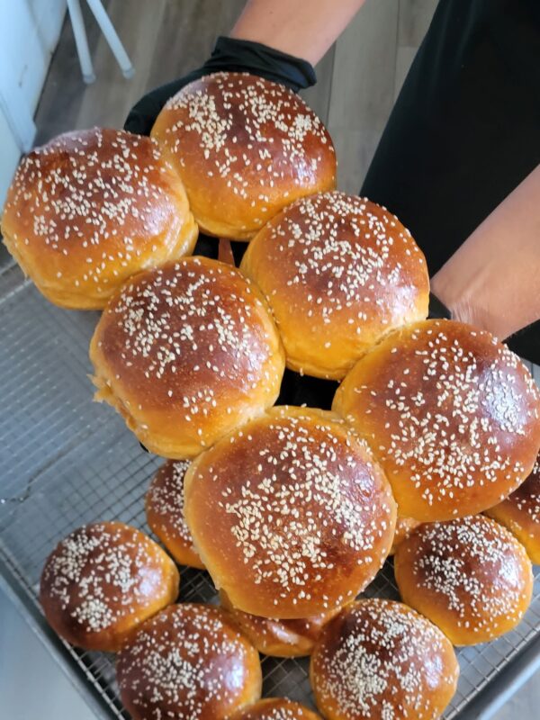 Pain burger paprika fumé et oignons - 4 unités