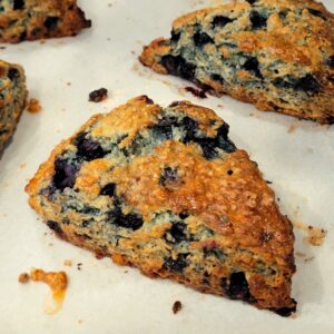 Scones bleuets & gingembre confit